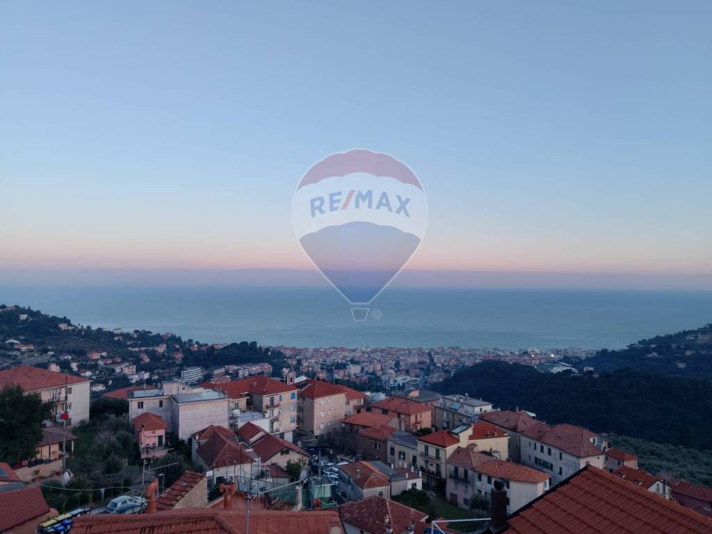 casa indipendente in vendita ad Alassio in zona Moglio