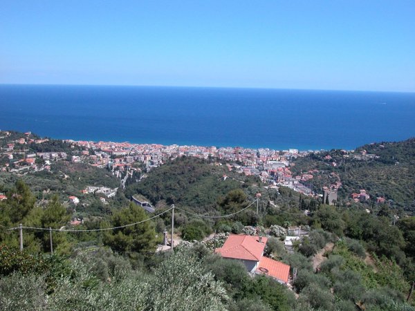 casa indipendente in vendita ad Alassio