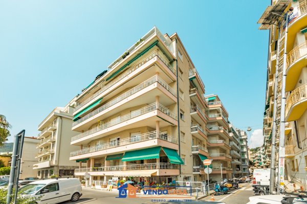 negozio in vendita ad Alassio