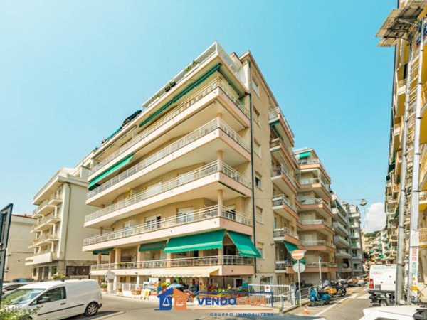 locale commerciale in vendita ad Alassio
