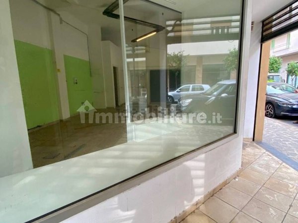 locale commerciale in vendita ad Alassio
