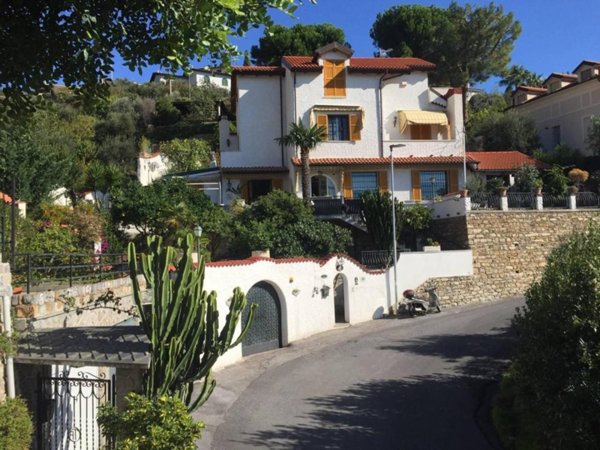 casa indipendente in vendita ad Alassio