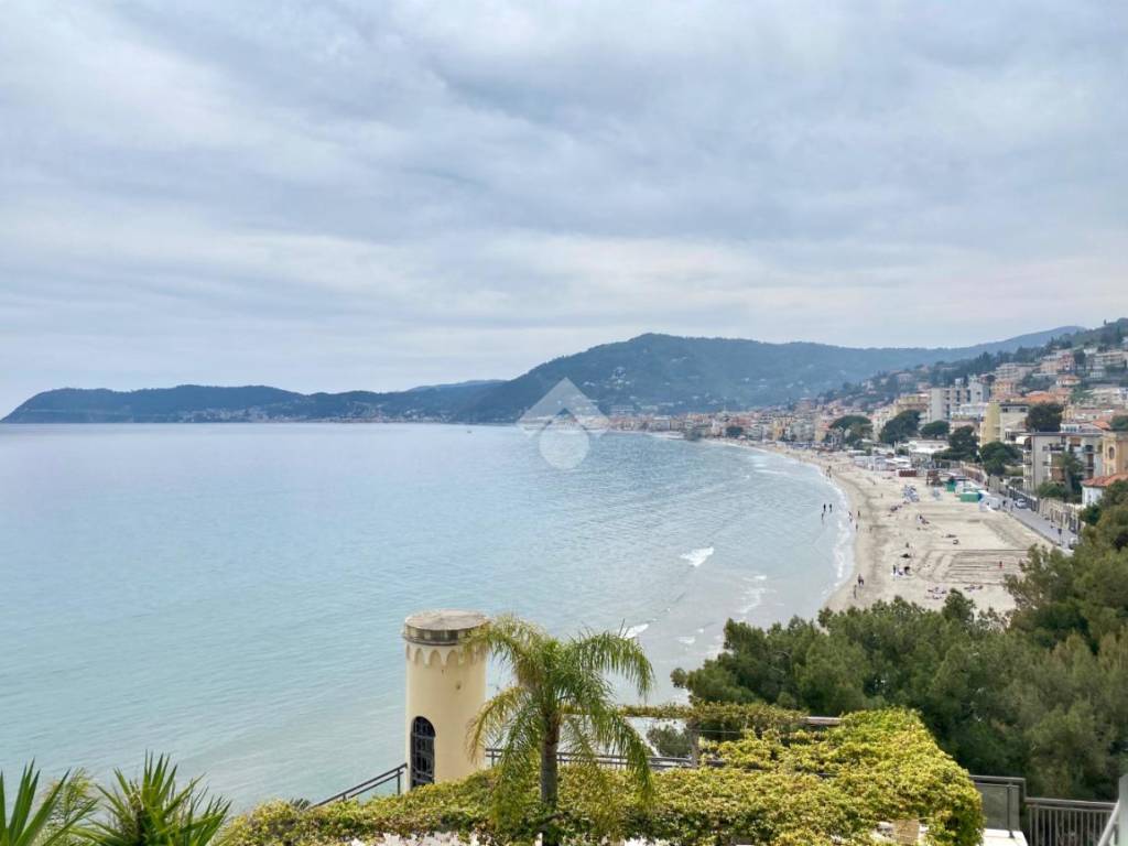 appartamento in vendita ad Alassio