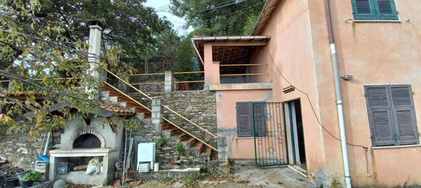casa indipendente in vendita ad Alassio in zona Moglio