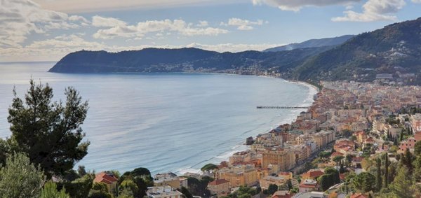 casa indipendente in vendita ad Alassio