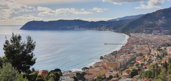 casa indipendente in vendita ad Alassio