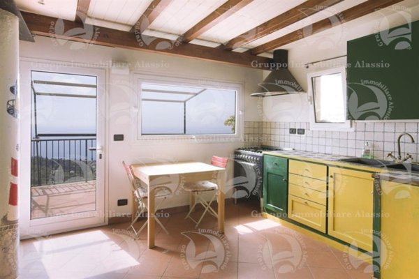 casa indipendente in vendita ad Alassio in zona Moglio
