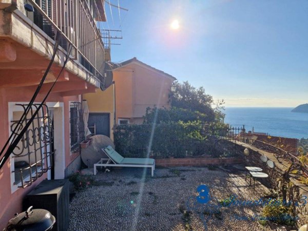 casa indipendente in vendita ad Alassio in zona Solva