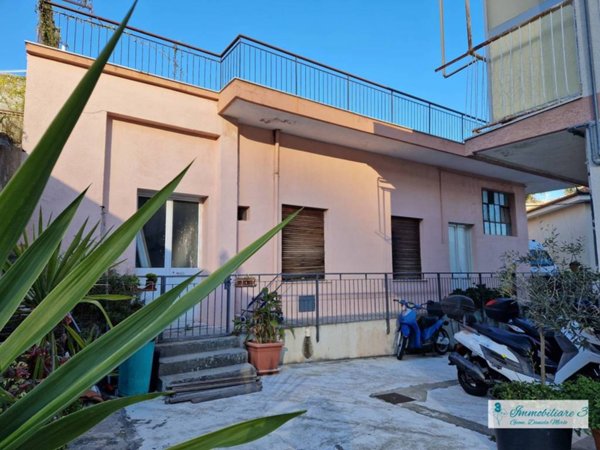 casa semindipendente in vendita ad Alassio