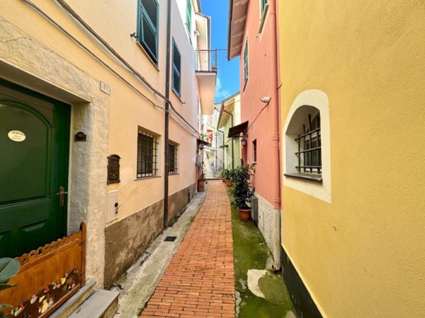 appartamento in vendita ad Alassio in zona Moglio