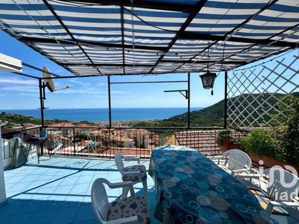 appartamento in vendita ad Alassio in zona Moglio