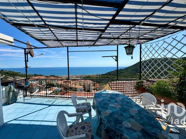 appartamento in vendita ad Alassio in zona Moglio