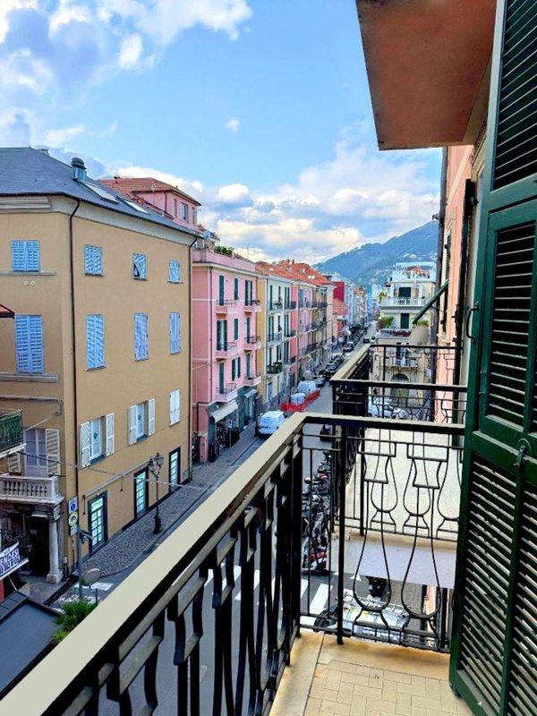appartamento in vendita ad Alassio in zona Caso