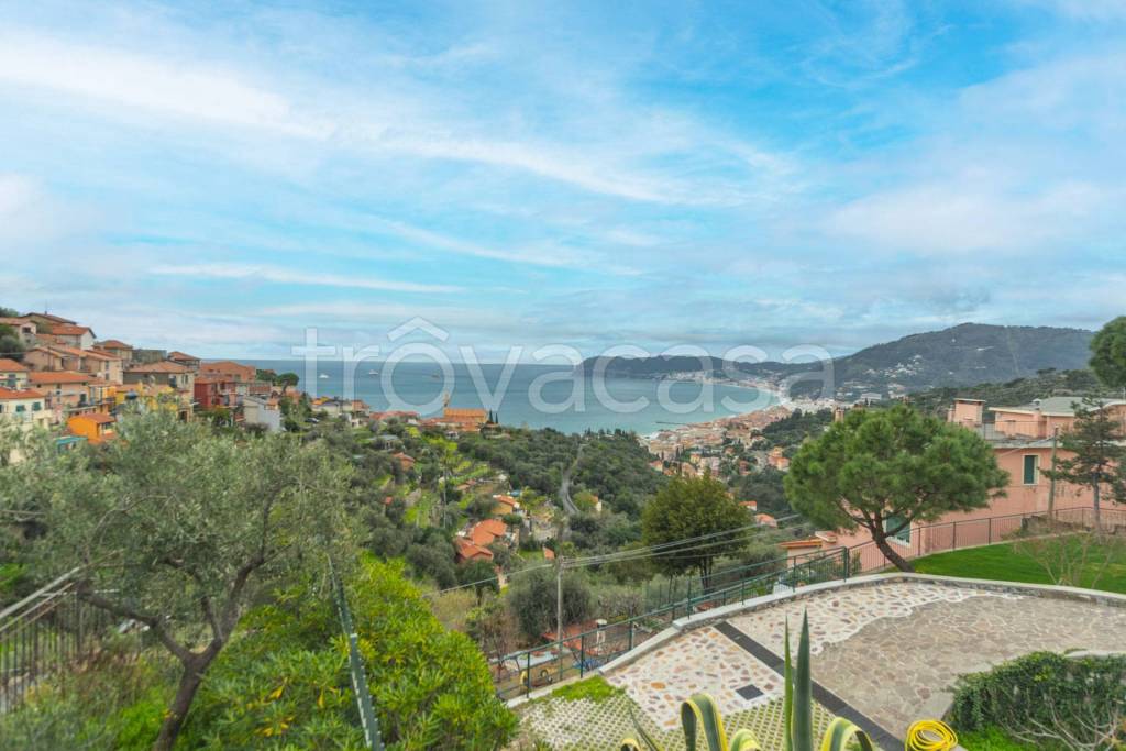 casa indipendente in vendita ad Alassio in zona Solva