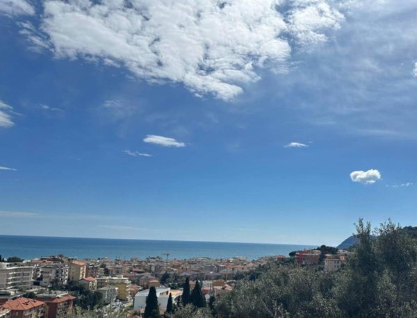 appartamento in vendita ad Alassio in zona Caso