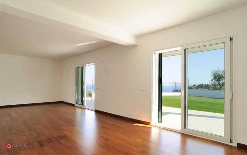 casa indipendente in vendita ad Alassio