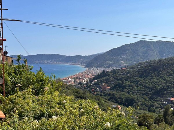 casa indipendente in vendita ad Alassio in zona Solva