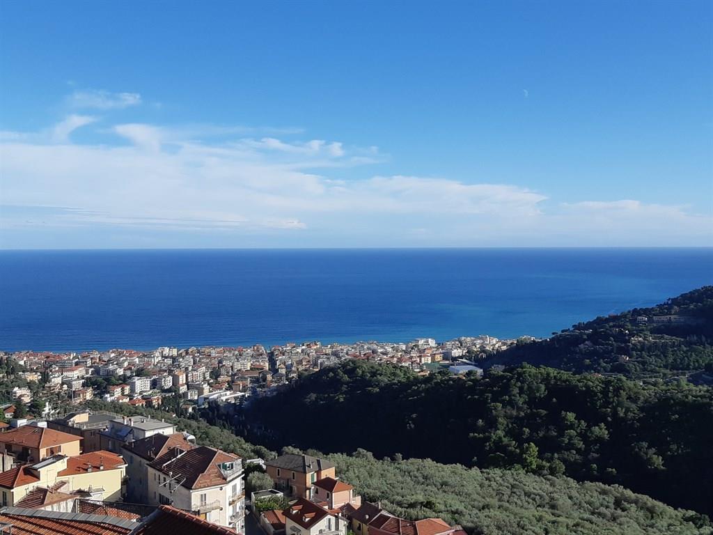 appartamento in vendita ad Alassio in zona Moglio