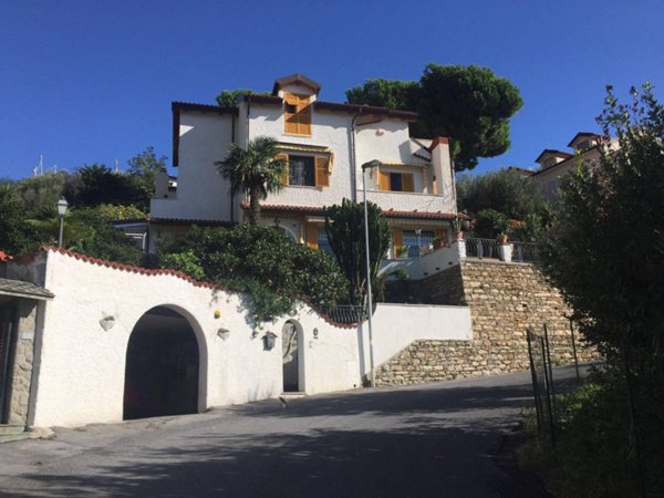 casa indipendente in vendita ad Alassio