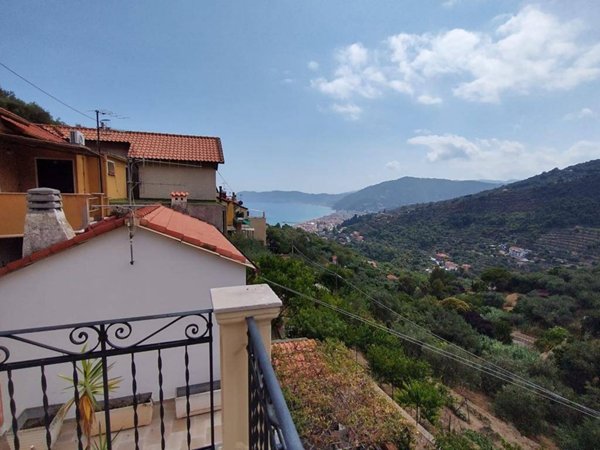 casa indipendente in vendita ad Alassio