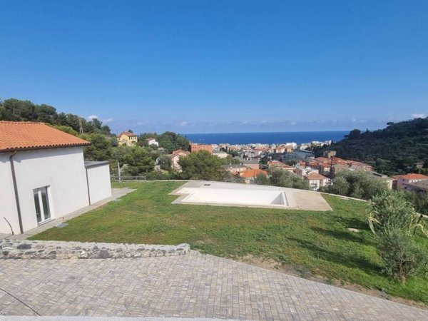 casa indipendente in vendita ad Alassio