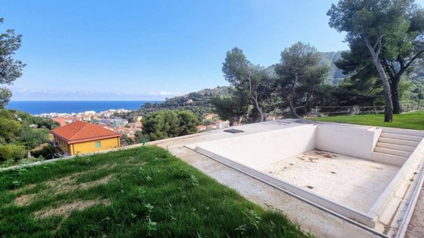 casa indipendente in vendita ad Alassio