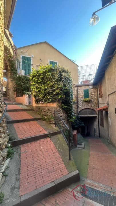 casa semindipendente in vendita ad Alassio in zona Moglio