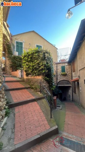 appartamento in vendita ad Alassio in zona Moglio