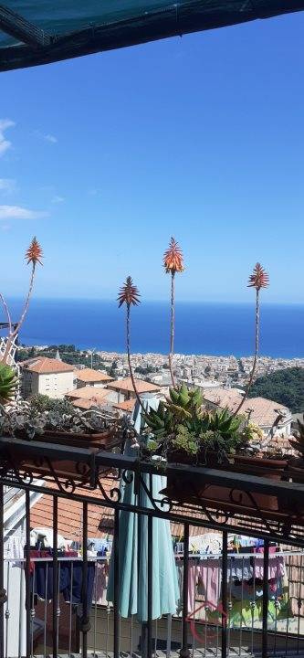 casa indipendente in vendita ad Alassio in zona Moglio