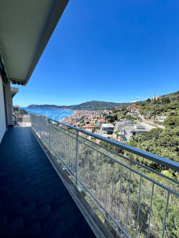 appartamento in vendita ad Alassio