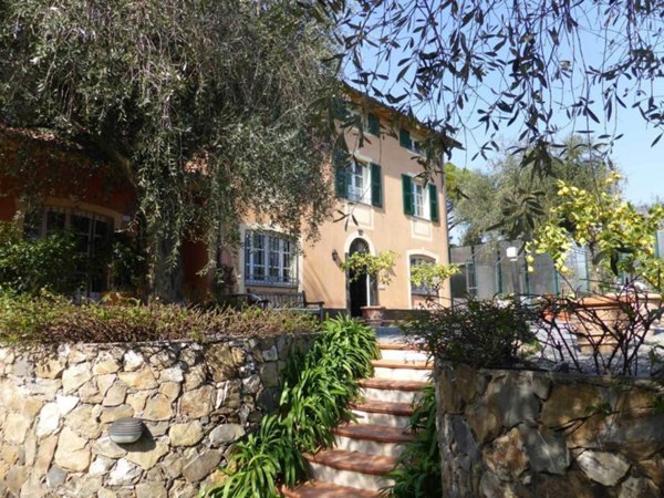 casa indipendente in vendita ad Alassio