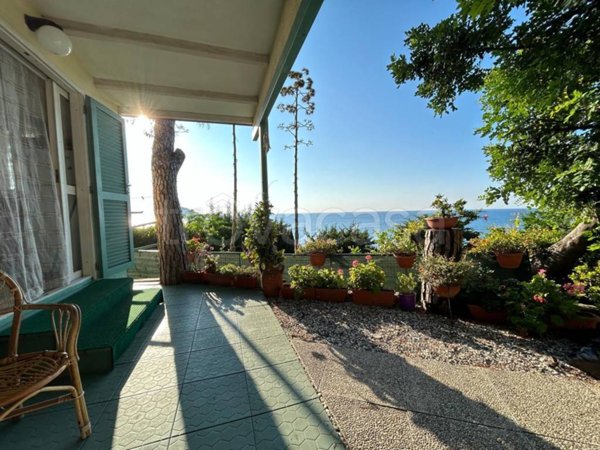 casa indipendente in vendita ad Alassio