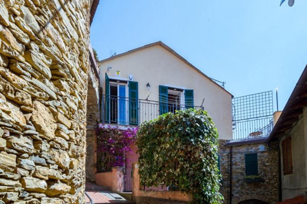 casa indipendente in vendita ad Alassio in zona Moglio