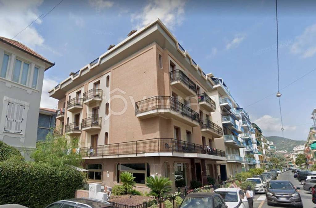 negozio in vendita ad Alassio
