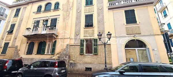 negozio in vendita ad Alassio