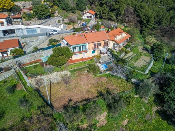 casa indipendente in vendita ad Alassio
