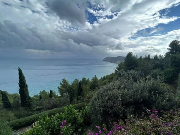 casa indipendente in vendita ad Alassio