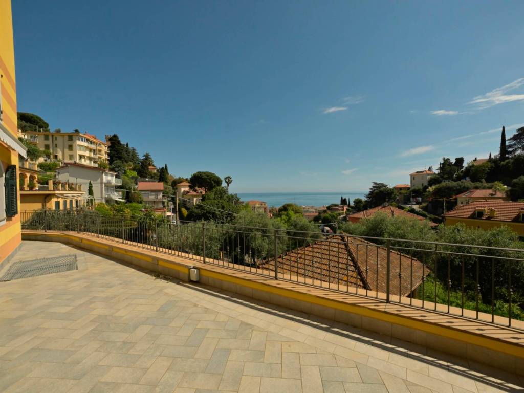 appartamento in vendita ad Alassio