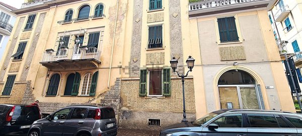 negozio in vendita ad Alassio
