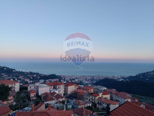 appartamento in vendita ad Alassio in zona Moglio