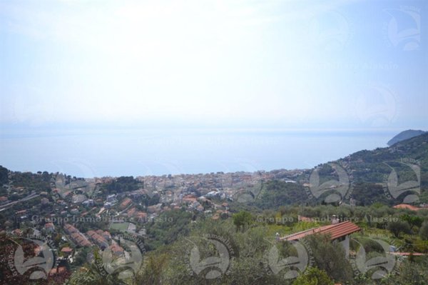 quadrivano in vendita ad Alassio in zona Solva