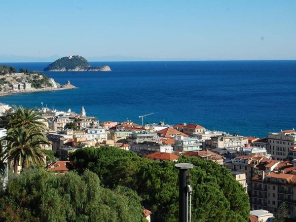 casa indipendente in vendita ad Alassio