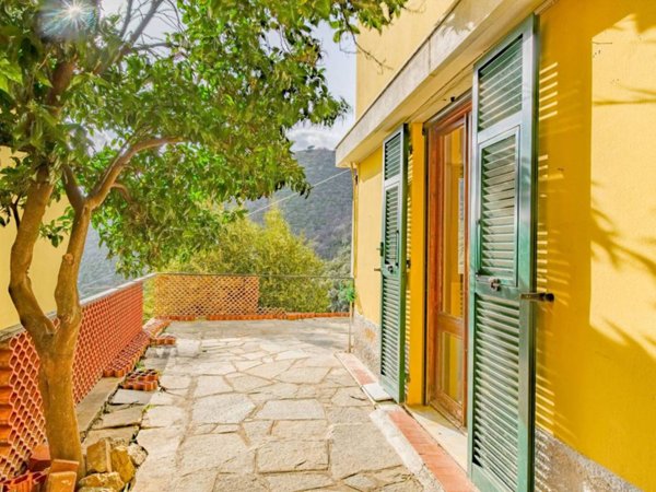 casa indipendente in vendita ad Alassio in zona Solva