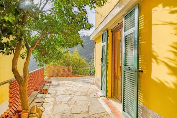 casa indipendente in vendita ad Alassio in zona Solva