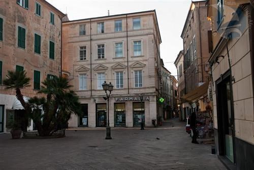 negozio in vendita ad Alassio
