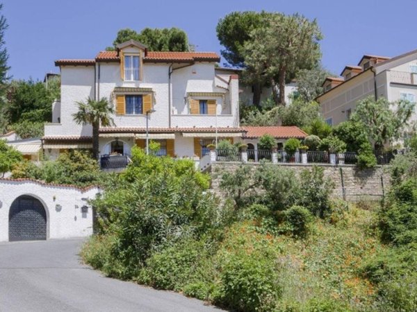 casa indipendente in vendita ad Alassio