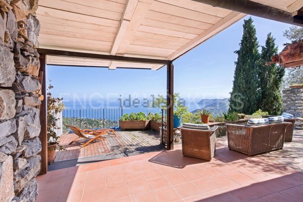 casa indipendente in vendita ad Alassio