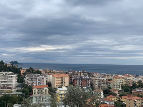 casa indipendente in vendita ad Alassio