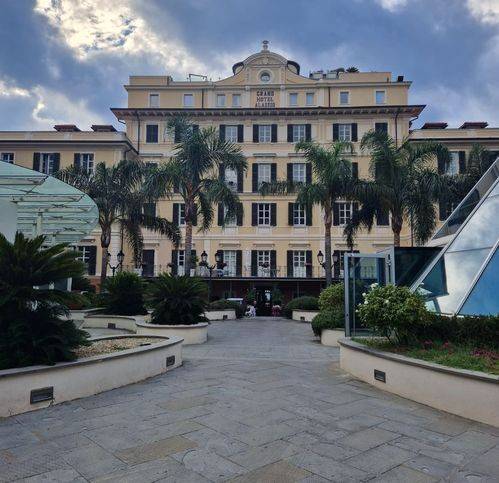 negozio in vendita ad Alassio