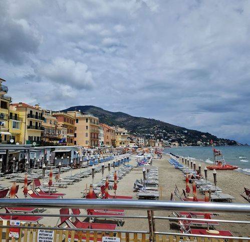 negozio in vendita ad Alassio
